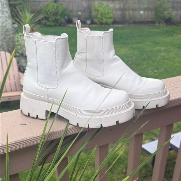 Chelsea cream colored Ankle Boots - Picture 1 of 6